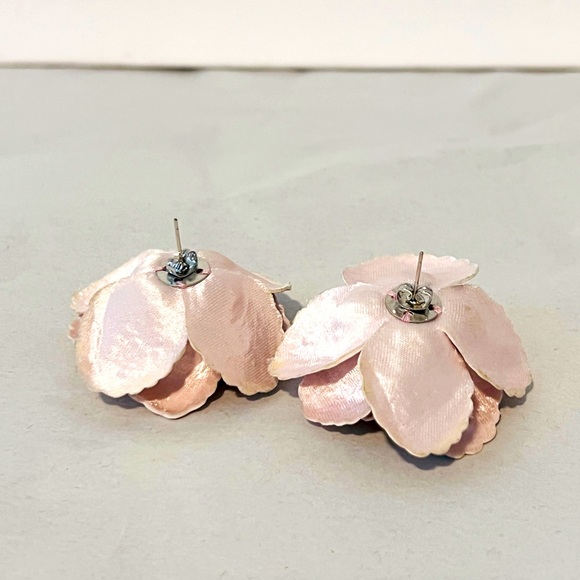 Leather Rose ear rings blush pink/light mauve shade - Picture 3 of 5